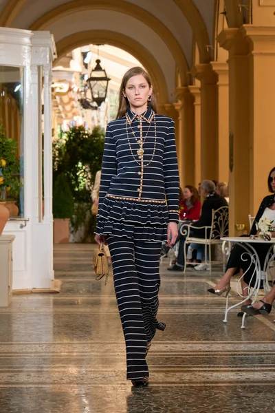 Look 7